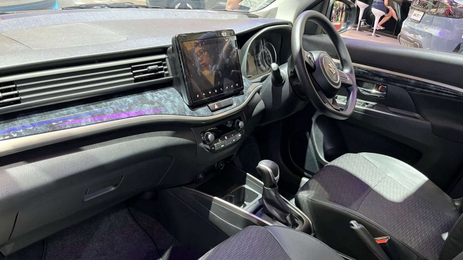Interior XL7
