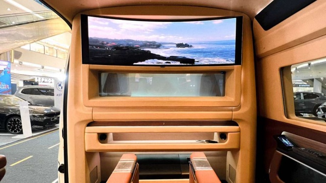 Toyota Hiace Premio